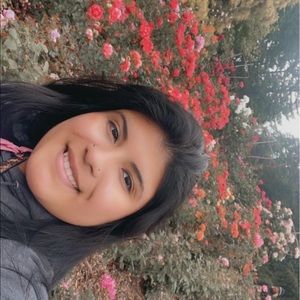 Meet your Posher, Claudia